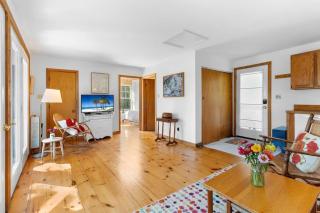 Sea Heather Cottage: Sunny Waterfront Escape for N - 4