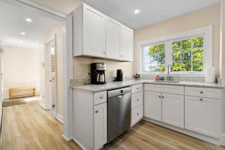 Puffins Perch, romantic waterfront Maine cottage - 3