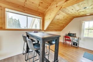 Seaside Farmhouse Loft – Cozy Midcoast Escape - 7