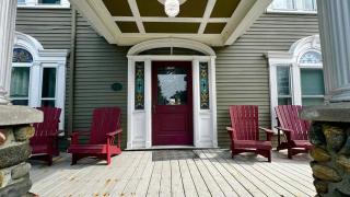 Commanders Cabin, quaint apt steps to downtown - 8