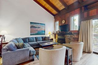 Charming townhome with airy living space amazing amenities & near the beach - 0