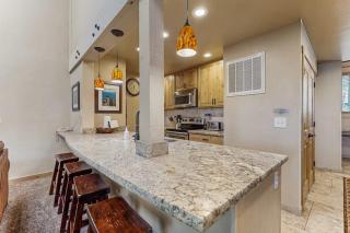 Lofted gem w full kitchen free WiFi patio shared pool and hot tub - 7