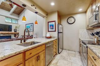 Lofted gem w full kitchen free WiFi patio shared pool and hot tub - 6