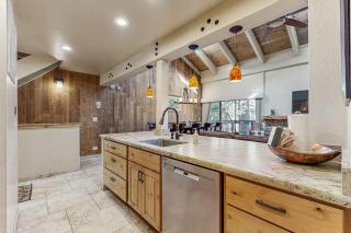 Lofted gem w full kitchen free WiFi patio shared pool and hot tub - 5
