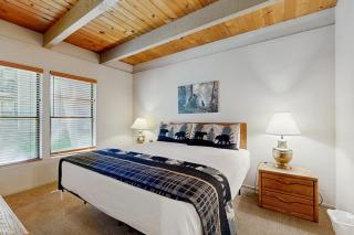 Spacious partial lake-view condo with beach access pool & hot tub - 1