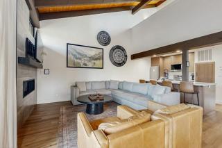 Delightful townhome with blissful beach lounging and numerous lovely amenities - 9