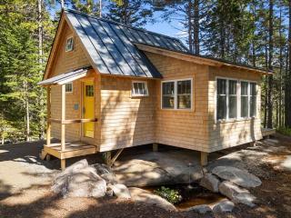 Lindquist Cottage | Waterfront Studio with King Bed - 8