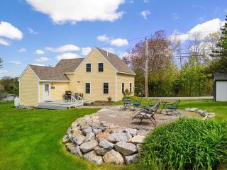 Puffins Perch, romantic waterfront Maine cottage - 0