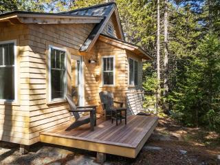 Lindquist Cottage | Waterfront Studio with King Bed - 7