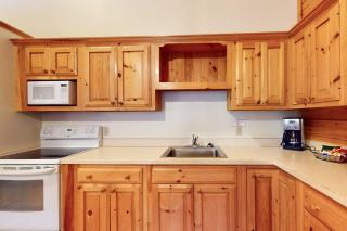 Relaxing three-bedroom dog-friendly cabin w/full kitchen, firepit & A/C - 2