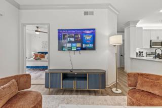 Modern 2BR in River Oaks Pool + Free Parking - 5