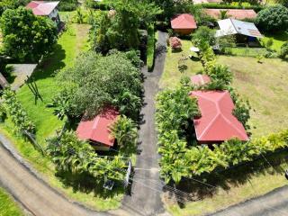 Private Tropical Escape with Jacuzzi & BBQ Bungalow 3 - 8