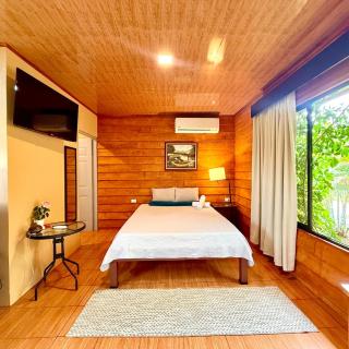 Private Tropical Escape with Jacuzzi & BBQ Bungalow 3 - 6