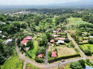 Private Tropical Escape with Jacuzzi & BBQ Bungalow 3 - 4