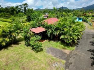 Private Tropical Escape with Jacuzzi & BBQ Bungalow 3 - 0