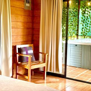Private Tropical Escape with Jacuzzi & BBQ Bungalow 3 - 7