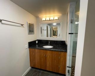 BAKED ALASKA - Cozy Private Queen Room in Shared Living with HOT TUB and DISCOUNTS on TOURS - 3