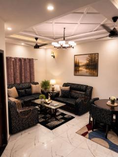 DHA Phase 9 Luxury 3BR, 4 ACs, Home Office, Family Stay - 1