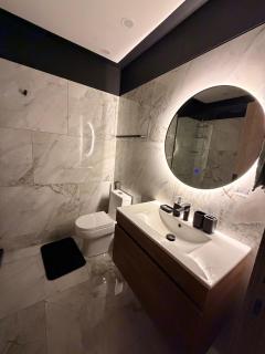 Modern studio apartment in a luxury building - 8