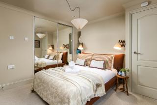 Stylish Garden Flat in Redland-Parking for 5 pounds per day-By FabAccommodation - 9
