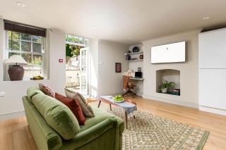 Stylish Garden Flat in Redland-Parking for 5 pounds per day-By FabAccommodation - 0