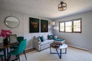 Central Dartford, Parking, WiFi & Workspace, Sleeps 5 - 7