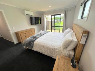 5 Bedroom, Solar on Snowmass Ohakune, Yellow Door - 3