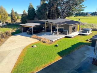 5 Bedroom, Solar on Snowmass Ohakune, Yellow Door - 0