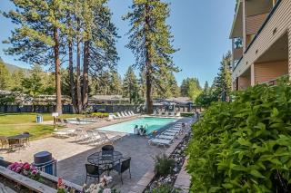 Resort townhome with private beach access & lakefront pool - 7