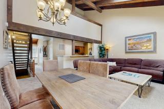 Resort townhome with private beach access & lakefront pool - 4