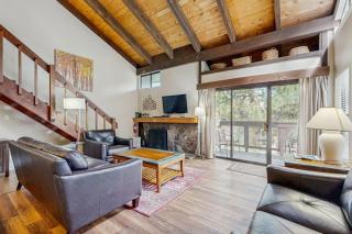 Feel at home in Tahoe with private beach access sauna & lakefront pool - 7
