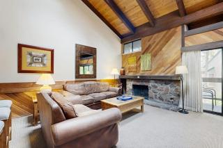 Cozy townhouse with pool access deck fireplace and WiFi - 0