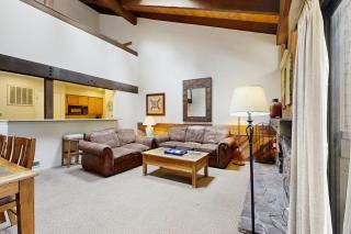 Cozy townhouse with pool access deck fireplace and WiFi - 7