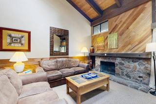 Cozy townhouse with pool access deck fireplace and WiFi - 6