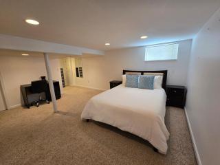 Large Room with Private Bath in Pentagon City - Walk to METRO - 5