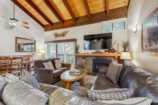 Your gateway to Tahoe with private beach access a lakefront pool & near skiing - 7