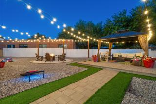 Casa Verde Midtown Firepit Lounge - 8