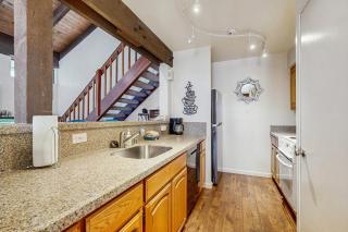 Modern home with pool hot tub & free WiFi - near the lake & ski lifts - 4
