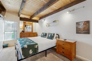 Modern home with pool hot tub & free WiFi - near the lake & ski lifts - 2