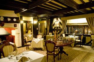 Albright Hussey Manor - Shrewsbury - 3