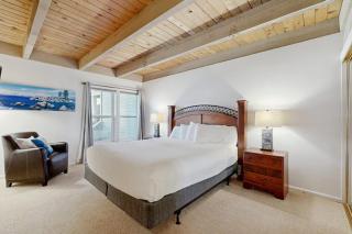 Lofted gem close to the lake with pool hot tub beach access & WiFi - 1