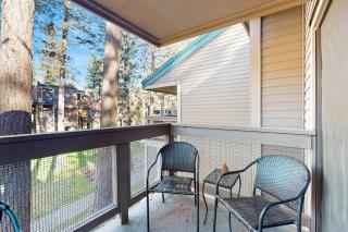 Welcome to a quintessential mountain hideaway brimming with Lake Tahoe charm - 7