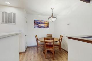 Welcome to a quintessential mountain hideaway brimming with Lake Tahoe charm - 5