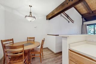Welcome to a quintessential mountain hideaway brimming with Lake Tahoe charm - 4