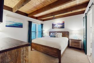Welcome to a quintessential mountain hideaway brimming with Lake Tahoe charm - 1