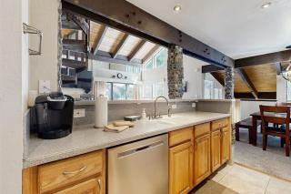 Come for the lake and stay for the pools hot tubs sauna & fireplace - 2