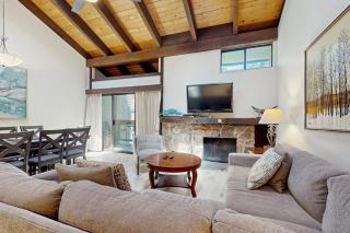 Let reality drift away with the lake view at this townhome with a private beach - 5