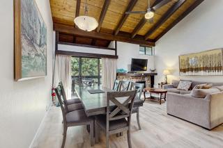 Let reality drift away with the lake view at this townhome with a private beach - 3