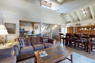 Cozy townhome with private beach access and numerous aquatic amenities to enjoy - 7