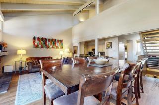 Cozy townhome with private beach access and numerous aquatic amenities to enjoy - 4